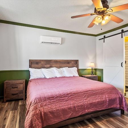 Sagebrush Inn トゥームストーン 部屋 写真 A bedroom at the hotel