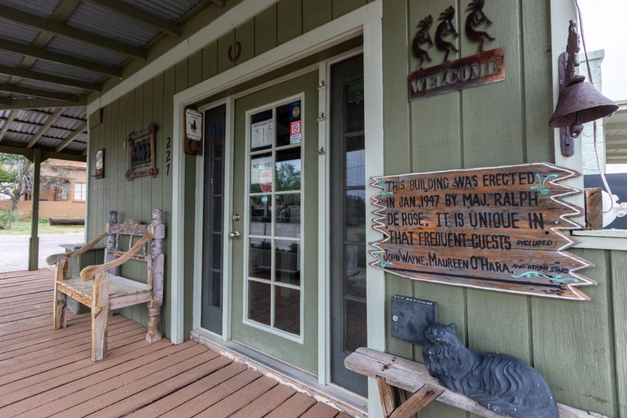 Sagebrush Inn トゥームストーン エクステリア 写真 The front door of the museum