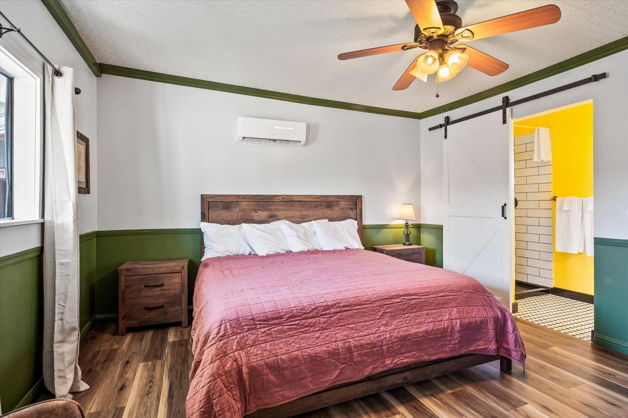 Sagebrush Inn トゥームストーン 部屋 写真 A bedroom at the hotel